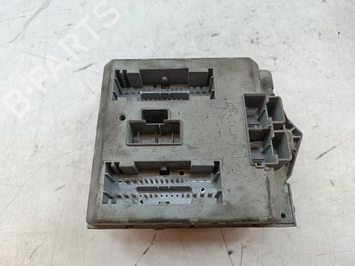 Used Fuse box Fuse box 39149027 39149027