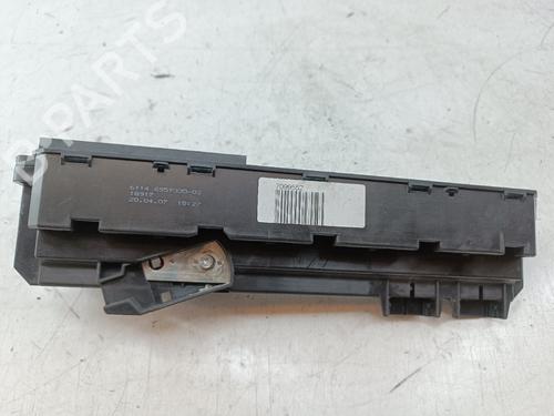Used Fuse box Fuse box 39208424 39208424