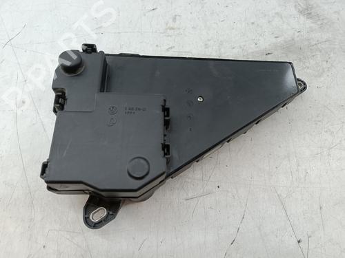 Used Fuse box Fuse box 39208438 39208438