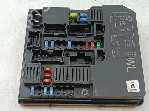 Used Fuse box Fuse box 39241812 39241812
