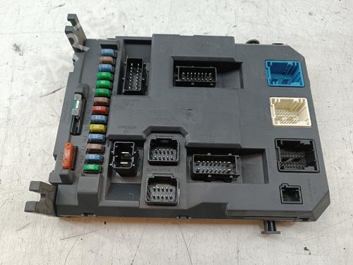 Used Fuse box Fuse box 39612607 39612607