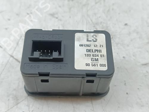 Used Left front window switch Left front window switch OPEL ZAFIRA A MPV (T98) 1.6 16V (F75) (101 hp) 39750141 39750141