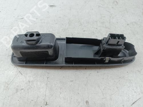 Used Right front window switch Right front window switch PEUGEOT 406 (8B) 1.8 BiFuel (116 hp) 39752956 39752956