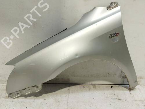 Forskærm venstre TOYOTA AVENSIS (_T25_) 2.0 D-4D (CDT250_, CDT250R) (116 hp) 33011135