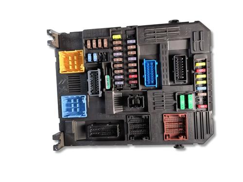 Used Fuse box Fuse box PEUGEOT 308 II (LB_, LP_, LW_, LH_, L3_) 1.5 BlueHDI 100 (102 hp) 40009165 40009165