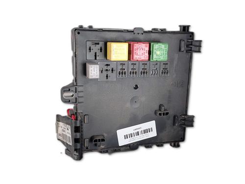 Used Fuse box Fuse box 39076107 39076107