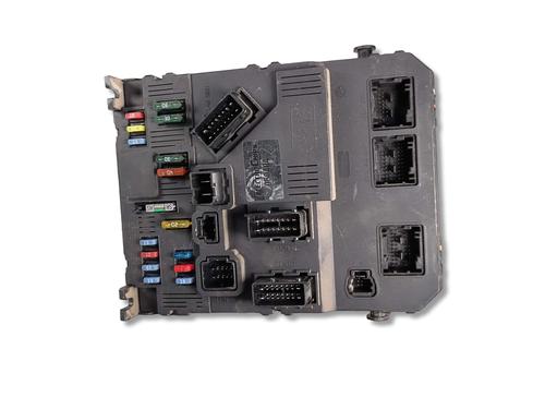 Used Fuse box Fuse box 39076557 39076557