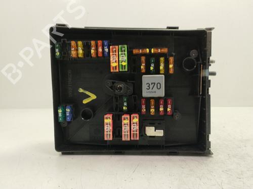 Used Fuse box Fuse box 39075895 39075895