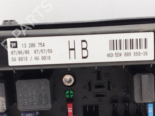 Fuse box OPEL ASTRA H (A04)  | BP25895932E1 