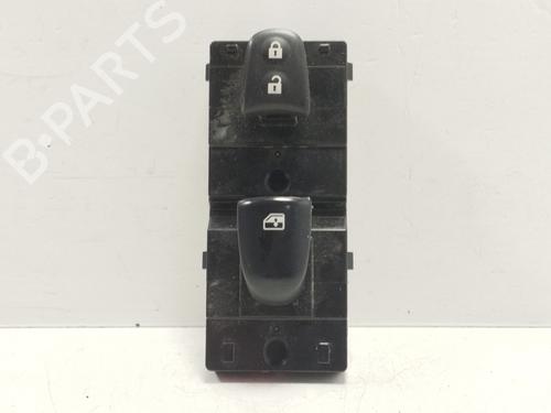 Used Right front window switch RENAULT KADJAR (HA_, HL_) [2015-2025]  23185852