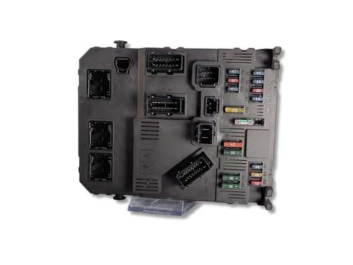 Used Fuse box Fuse box 36990122 36990122
