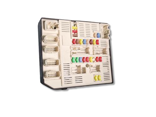 Fuse box RENAULT MEGANE III Hatchback (BZ0/1_, B3_) | BP39076704E1 - Image 3