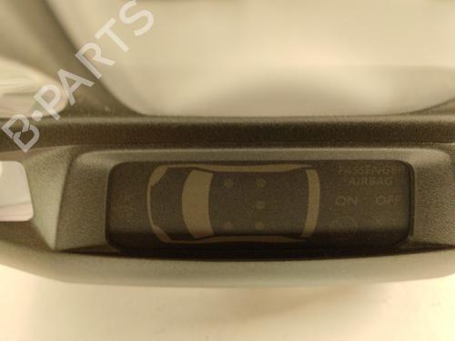 Interior roof light PEUGEOT 3008 II SUV (MC_, MR_, MJ_, M4_) 1.6 BlueHDi 120 | BP17413241I8 