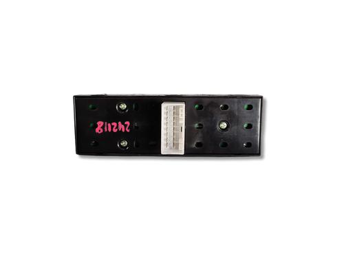 Left front window switch KIA SORENTO I (JC) 2.5 CRDi 4WD | BP39233580I27 - Image 2