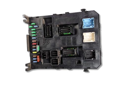 Used Fuse box Fuse box 39076415 39076415