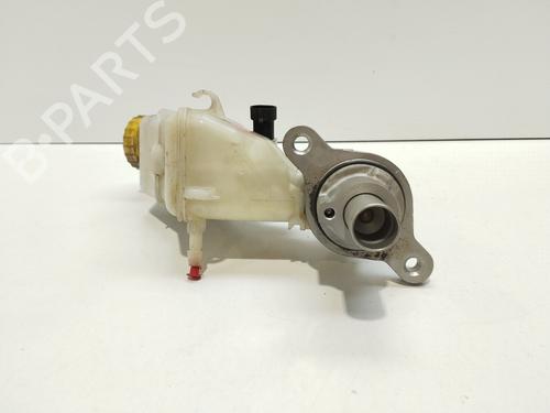 Used Brake master cylinder FIAT GRANDE PUNTO (199_) 1.3 D Multijet (199.AXD11, 199.AXD1A, 199.AXD1B,... (90 hp) 17800135
