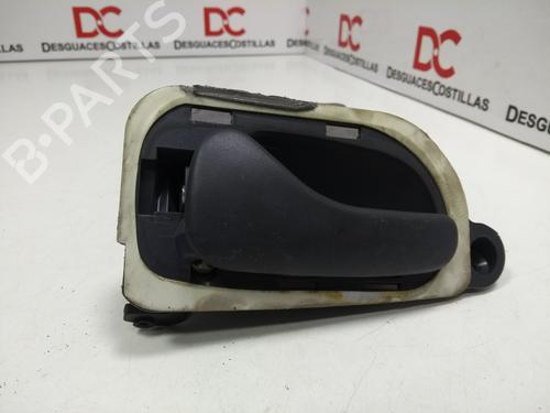Used Front left interior door handle RENAULT ESPACE III (JE0_) 2.0 16V (JE0N, JE0L, JE02) (140 hp) 17399307
