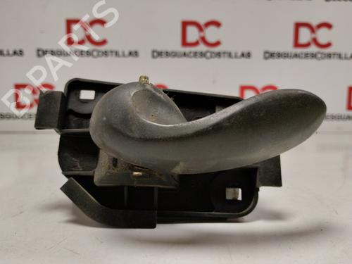 Venstre fortil invendig håndtag FIAT PUNTO (188_) 1.9 JTD 80 (188.237, .257, .337, .357) (80 hp) 32086049