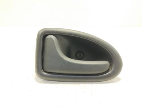 Venstre bagtil invendig håndtag RENAULT MEGANE I Classic (LA0/1_) 1.6 16V (LA00, LA04, LA0B, LA11, LA16, LA19, LA1J, LA1K,... (107 hp) 30905784