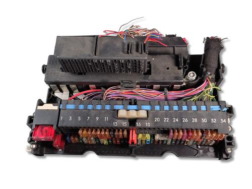 Used Fuse box Fuse box 38238504 38238504