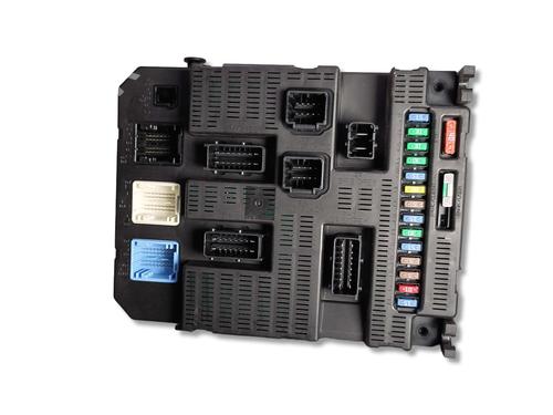 Used Fuse box Fuse box 39076561 39076561