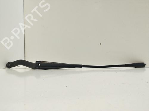 Used Front windshield wiper arm OPEL CORSA E (X15) [2014-2025]  28425529