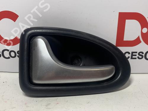 Venstre foran invendig håndtak RENAULT MEGANE I Classic (LA0/1_) 1.9 dCi (LA05, LA1F) (102 hp) 17404082