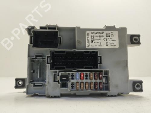 Used Fuse box Fuse box 39075362 39075362