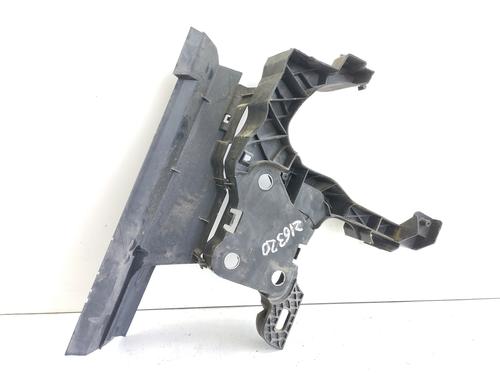 Used Right headlight support Right headlight support 39075817 39075817