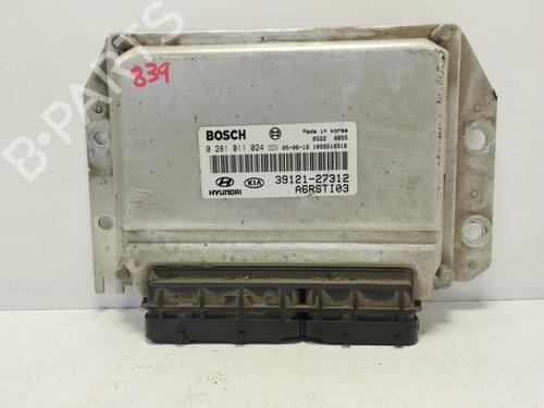 Used Engine control unit (ECU) KIA CARENS II MPV (FJ) 2.0 CRDi (113 hp) 17421054