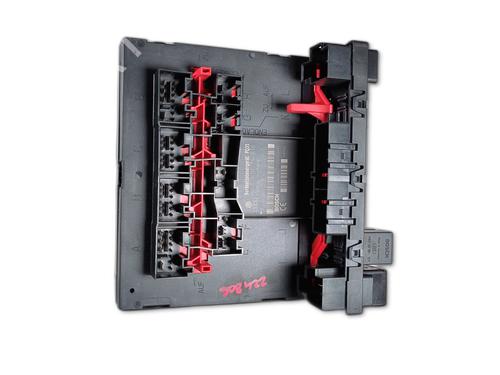 Used Fuse box VW GOLF V (1K1) [2003-2010]  30802960