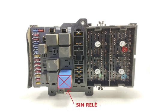 Used Fuse box CHRYSLER VOYAGER / GRAND VOYAGER III (GS_, NS_) 2.4 i (151 hp) 28703212