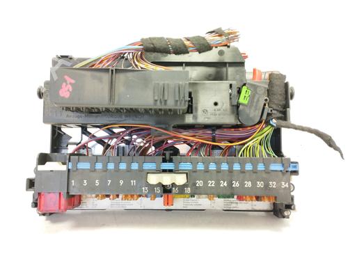 Used Fuse box BMW 3 (E46) 320 d (150 hp) 17421644