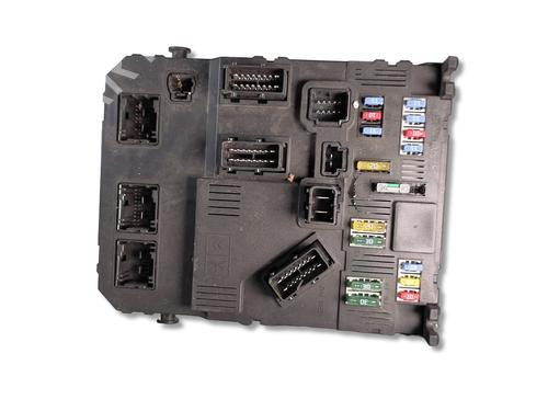 Used Fuse box Fuse box 37661805 37661805