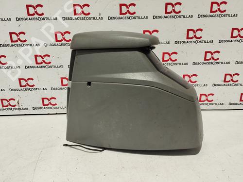Used Armrest / Center console SSANGYONG RODIUS I 2.7 Xdi (163 hp) 17423704
