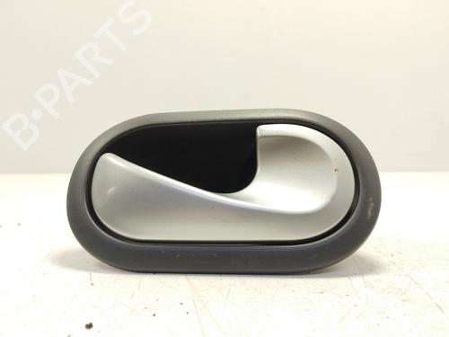 Højre fortil invendig håndtag RENAULT CLIO III (BR0/1, CR0/1) 1.5 dCi (BR17, CR17) (86 hp) 28180420
