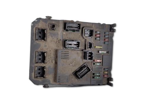 Used Fuse box Fuse box 39076152 39076152