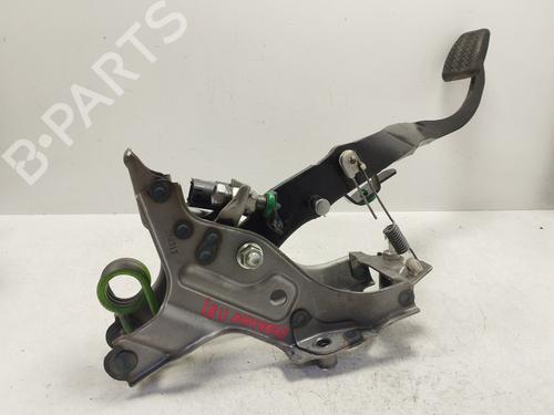 Used Clutch pedal TOYOTA VERSO (_R2_) 2.0 D-4D (AUR20_, AUR20R) (126 hp) 25984467