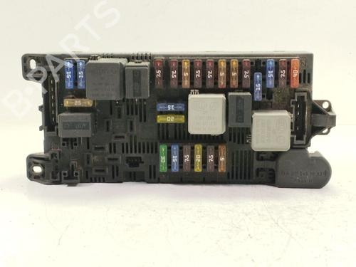 Used Fuse box Fuse box 39076215 39076215