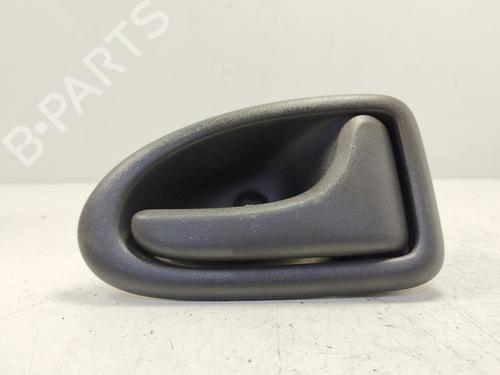 Højre bagtil invendig håndtag RENAULT CLIO II (BB_, CB_) 1.2 (BB0A, BB0F, BB10, BB1K, BB28, BB2D, BB2H, CB0A,... (58 hp) 30151982