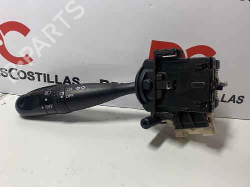 Used Headlight switch TOYOTA COROLLA Saloon (_E12_) 1.4 D-4D (NDE120_, NDE120R) (90 hp) 17404091