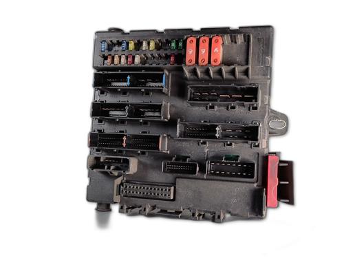 Used Fuse box Fuse box 39076202 39076202