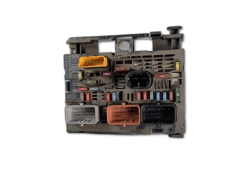 Used Fuse box Fuse box 39075946 39075946