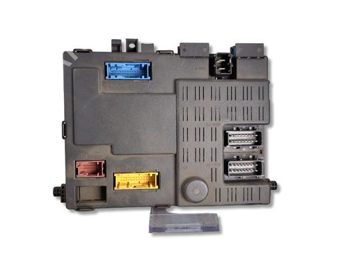 Used Fuse box Fuse box 39049398 39049398