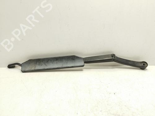 Used Front windshield wiper arm AUDI 80 B2 Saloon (811, 813, 814, 819, 853) 1.8 GTE (112 hp) 29270308