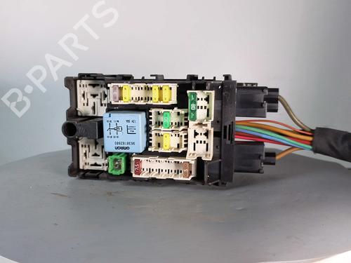 Used Fuse box Fuse box 38484544 38484544