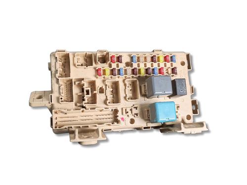 Used Fuse box Fuse box TOYOTA AVENSIS Saloon (_T25_) 1.8 VVT-i (ZZT251_, ZZT251R) (129 hp) 35728574 35728574