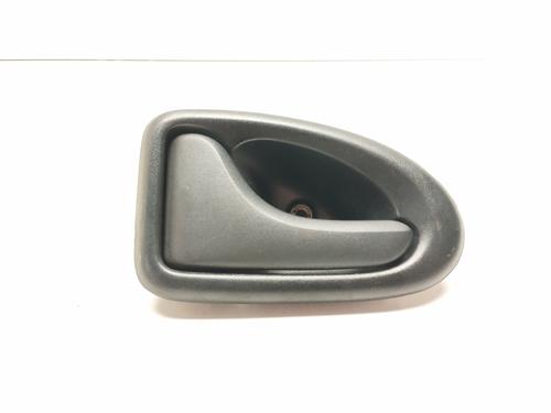 Venstre foran invendig håndtak Venstre foran invendig håndtak RENAULT MEGANE I (BA0/1_) [1995-2004] 34495748 34495748