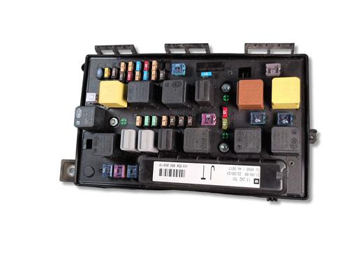 Used Fuse box Fuse box 39076589 39076589