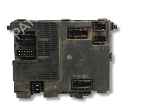 Used Fuse box Fuse box 39167049 39167049
